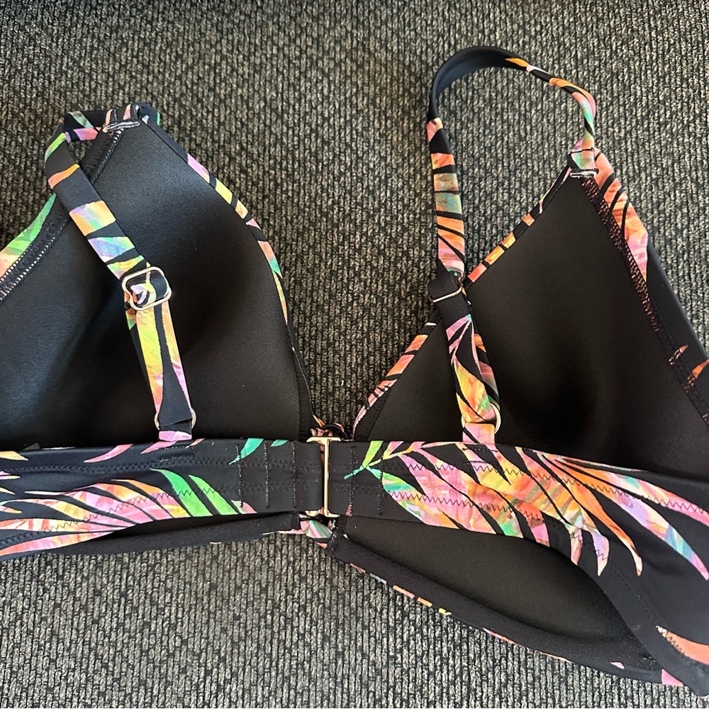 Shade & Shore Bikini Top Tropical / Floral size 38D lightly lined - Picture 2 of 5